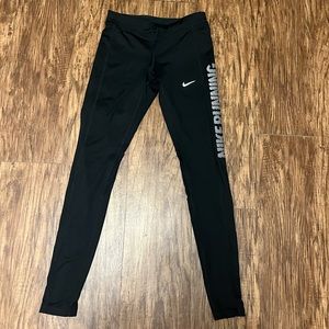 Black Nike running leggings
